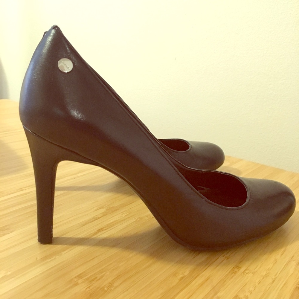 Calvin Klein black pumps LIKE NEW 7.5